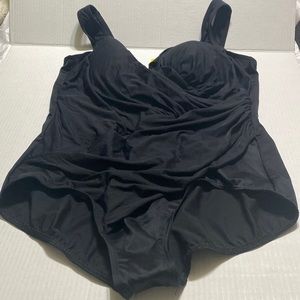 Miraclesuit size 24 black Oceanus NWT